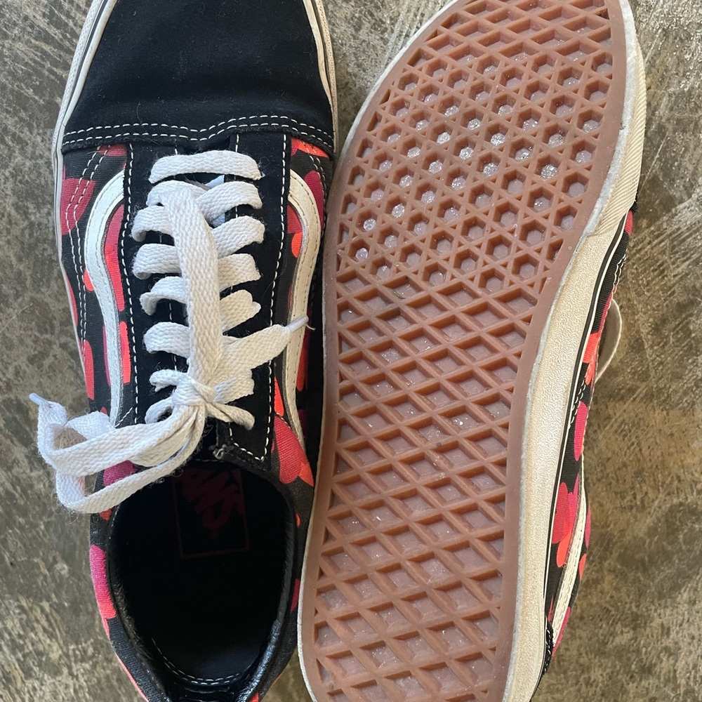 Vans Black and Red Women's Sneakers with hearts. - Picture 4 of 4